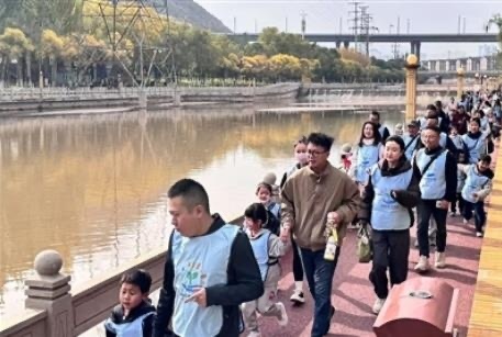 充满活力与, 有序进行